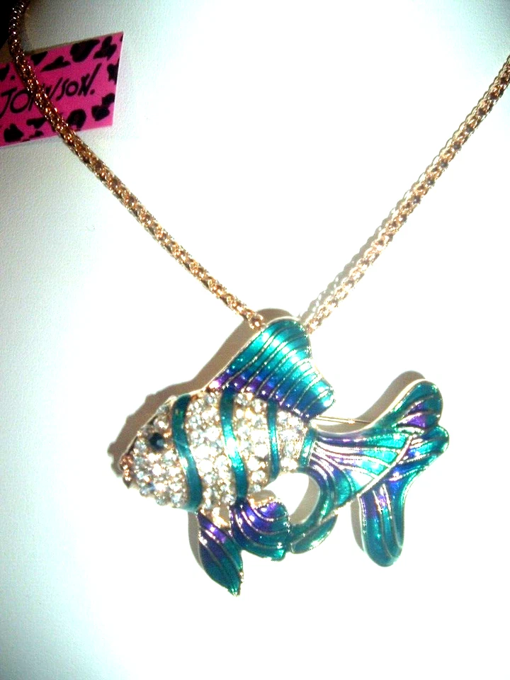 COLLAR + BROCHE Betsey Johnson Azul Púrpura Imitación Cristal Pavé Esmalte PECES Dorado Foto 2 de 4