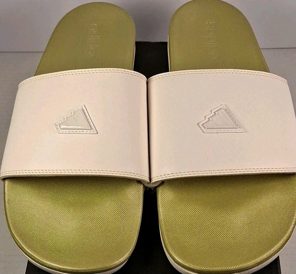 Adidas M-12/W-13 Adilette Comfort Slides JQ2253, Blanco/Blanco/Dorado Metálico Foto 2 de 4