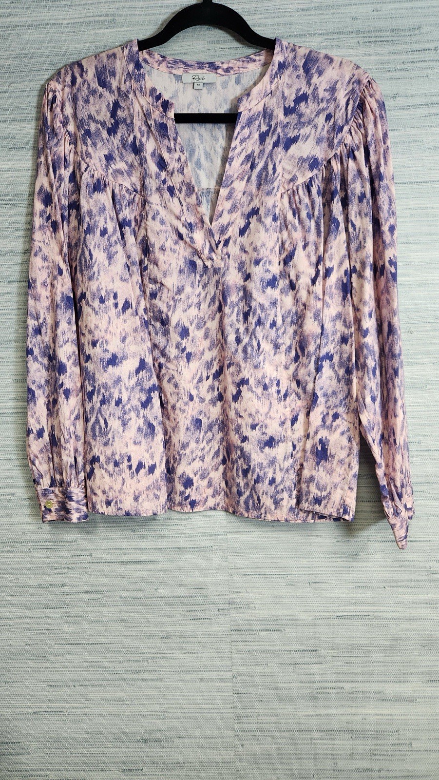 Rails Pink V Neck Blouse Size Medium 0224-219