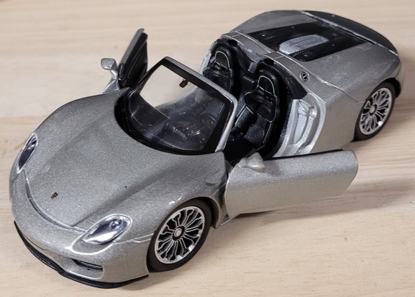 Porsche 918 Spyder , Modellauto Von Welly , Top , Silber / Offen , 1 : 38-image