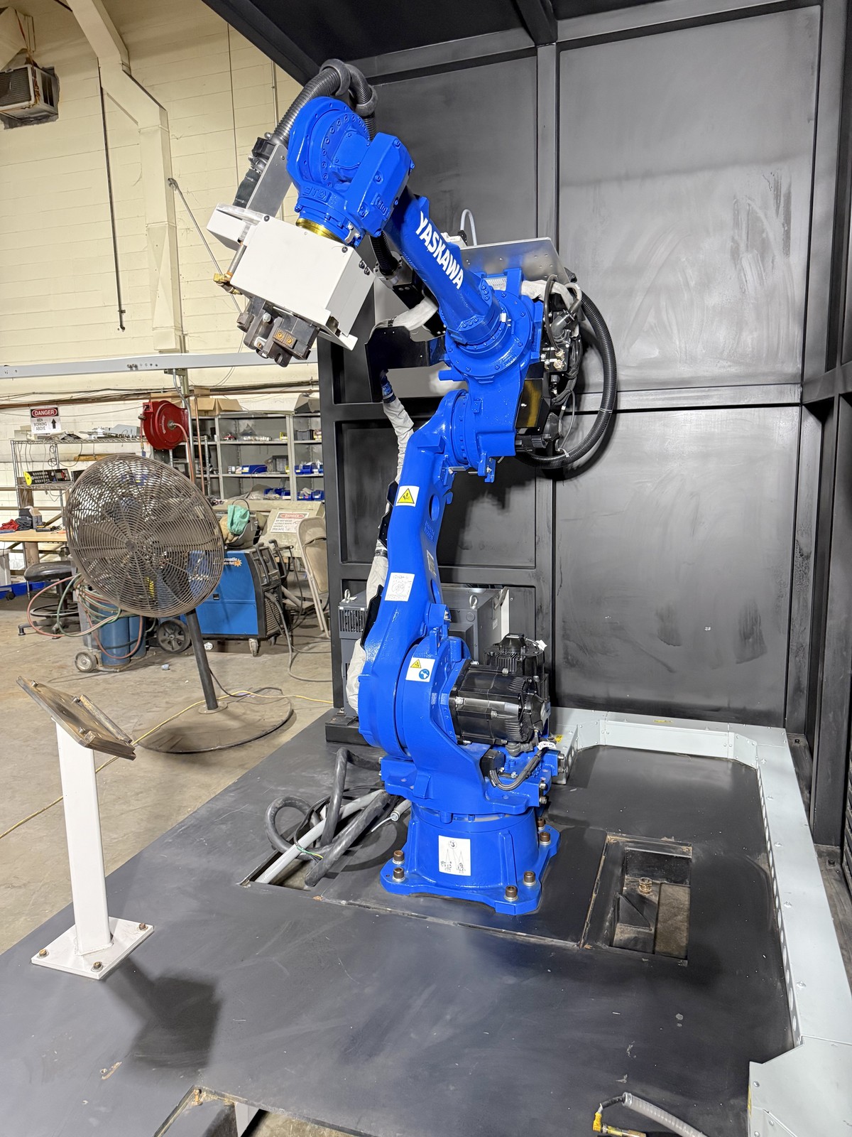 Yaskawa Motoman GP50 Robot YRC1000 Control 50Kg Payload 14 Hours in Enclosure