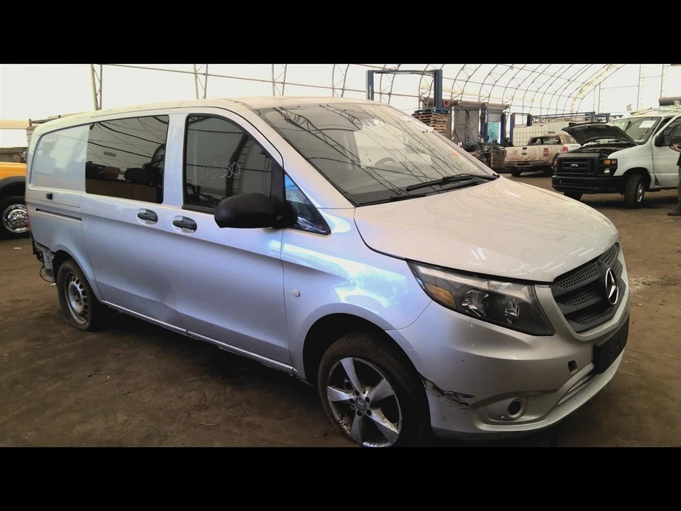 (LOCAL PICKUP ONLY) Passenger Right Front Door 447 Type Fits 16-21 METRIS 677360 Foto 2 de 4