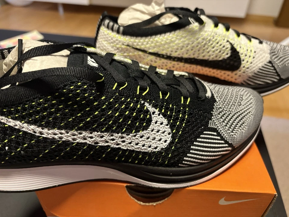 Nike Flyknit Racer Oreo black-white NEU OVP US 9 EU 42,5 ungetragen - Bild 1 von 4