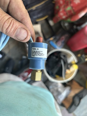 #ad PENN P100DA 86 HVAC Pressure Switch 24V AC Manual Reset SPST Blue Brass $36.32