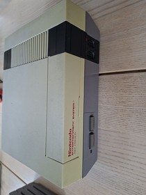 Nintendo Nes Console 22 Games 2 Controllers Nes Advantage Controller And Zapper.