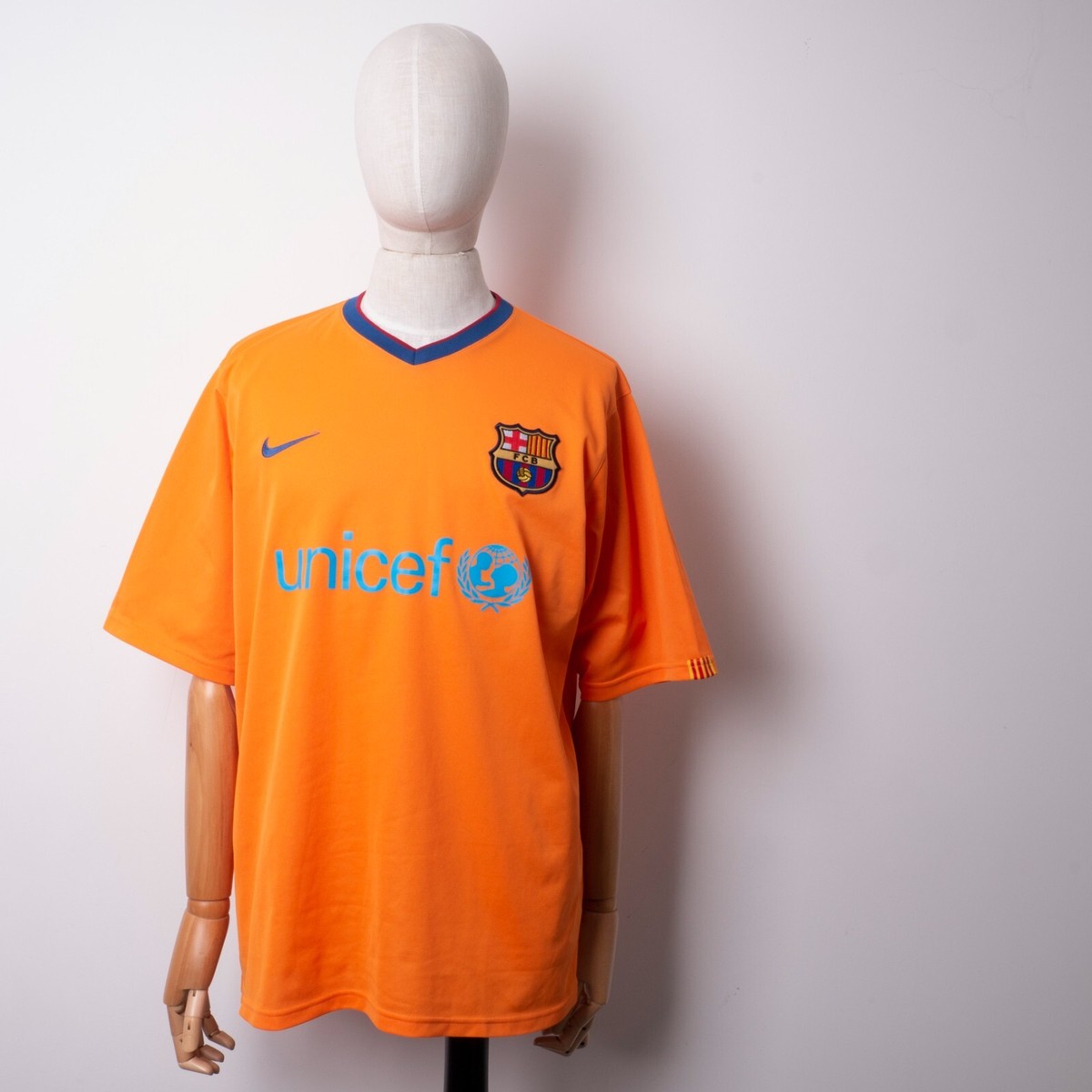 NIKE MENS BARCELONA ORANGE 2006 2008 AWAY FOOTBALL SHIRT