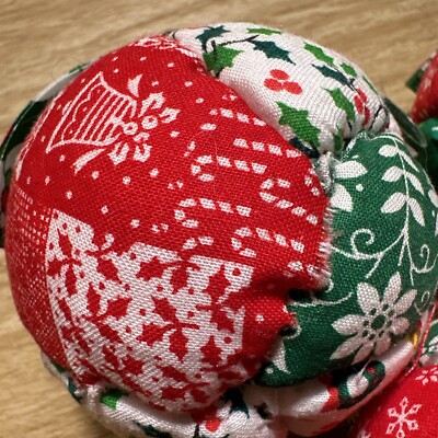 Vintage Quilted Ball Christmas Ornaments Patchwork Door  display picture 1