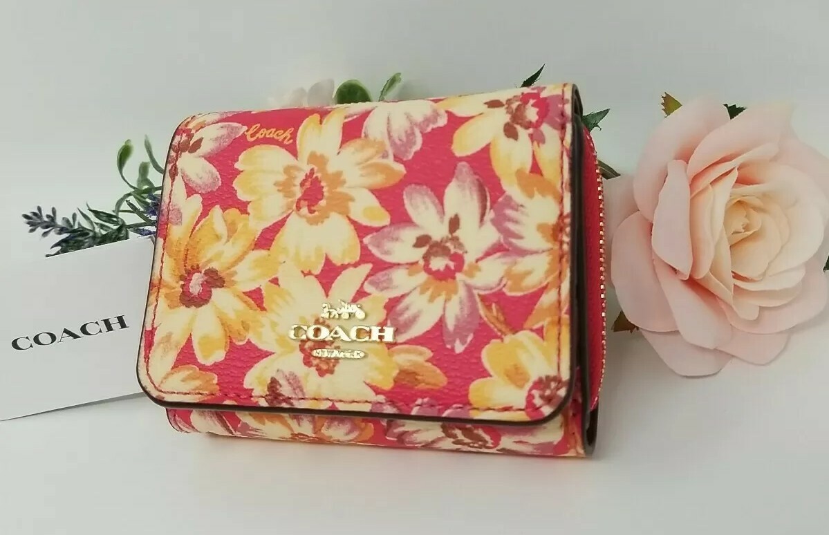 🌟🌷Coach Small Wallet In Daisy Print *AUTHENTIC* | eBay