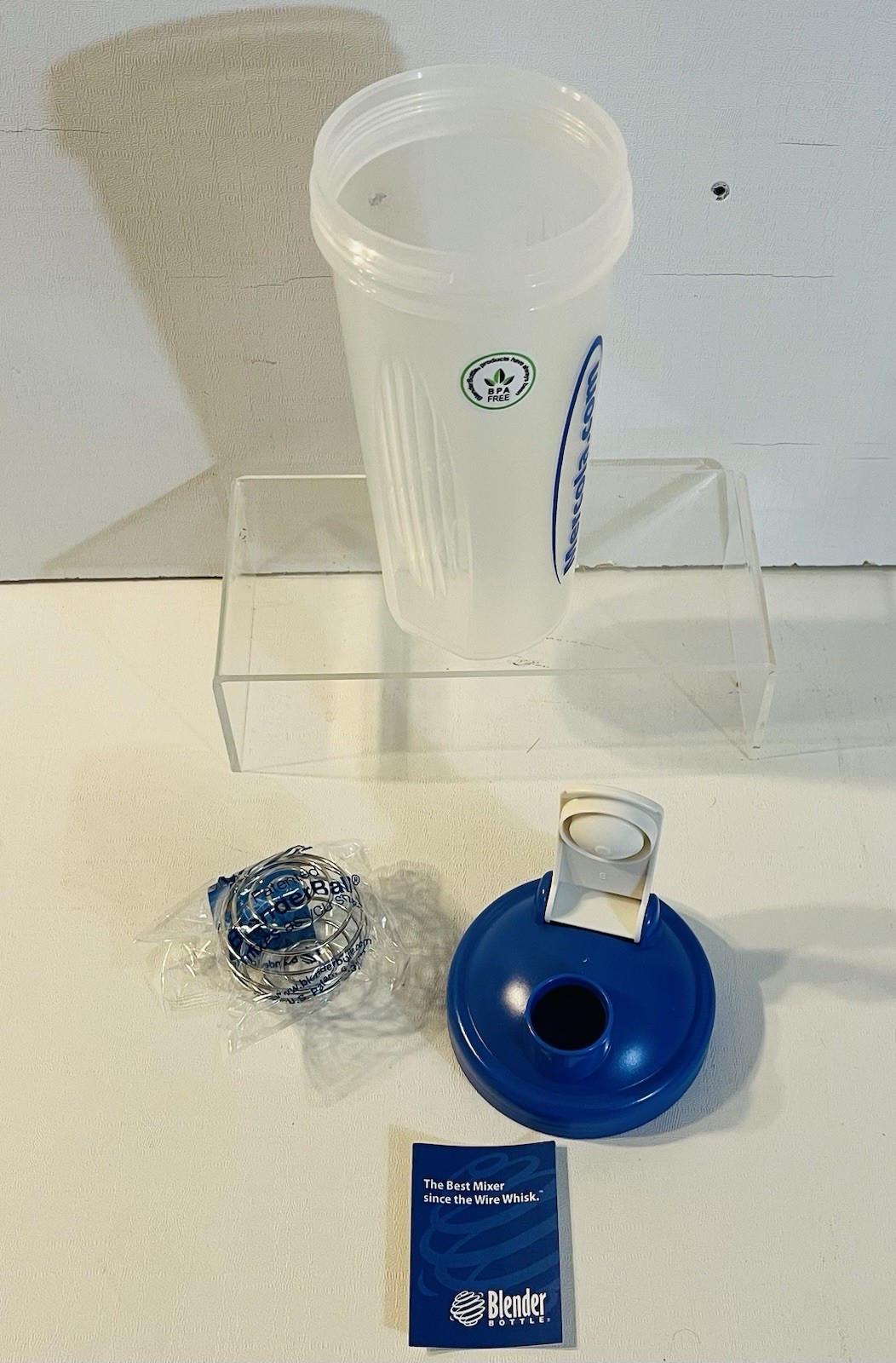 NEW Blender Bottle Classic 28 Oz Shaker Mix Cup With Loop To