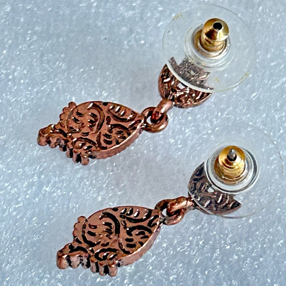 1928 Yellow Teardrop Mother of Pearl with Rhinestone Drop Earrings Foto 4 de 4