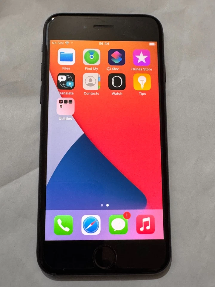 Apple iPhone 7 - 128GB - Jet Black (Unlocked) Good Condition - Image 2 of 4