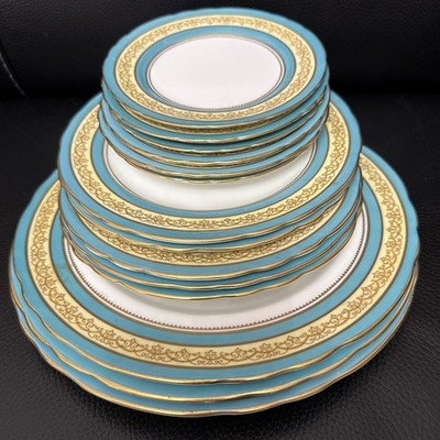 Aynsley Bone China England # 7612 Blue / Gold Set Of  14 Plates Excellent!