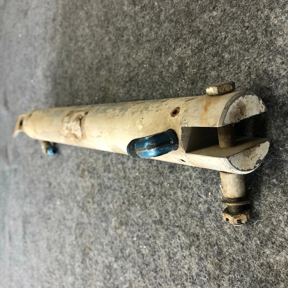 Lake LA-4 Landing Gear Hydraulic Actuator Assy P/N A-130-18 - Image 4 of 4