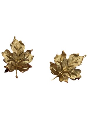 FANTASTIC Vintage Crown Trifari Brushed Gold Tone Texture Leaf Clip On Earrings