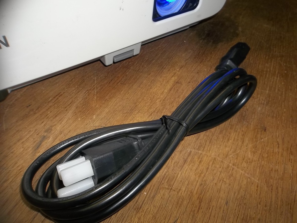 Epson H295A LCD Projector KR85 w/ New Power Cord PM-A PowerLite 85