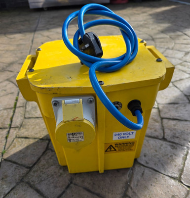 5KVA Trafo Schwerlast Baustelle 240 auf 110V 3 Ausgänge 2 x16A & 1 x32A