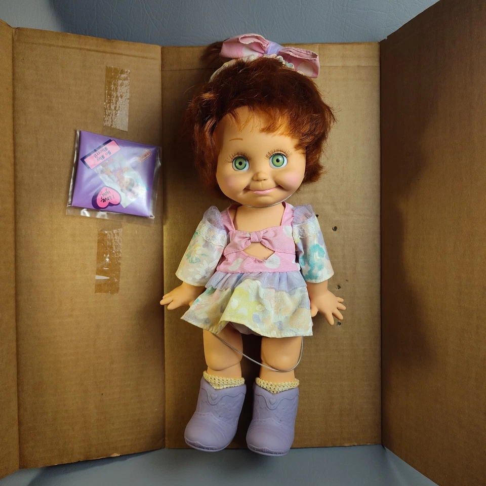 Muñeca de colección Galoob Baby Face #9 So Shy Sherri pelo rojo ojos verdes con caja encanto Foto 3 de 4