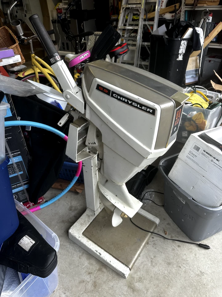 Fueraborda vintage 9,9 con soporte. Foto 2 de 4