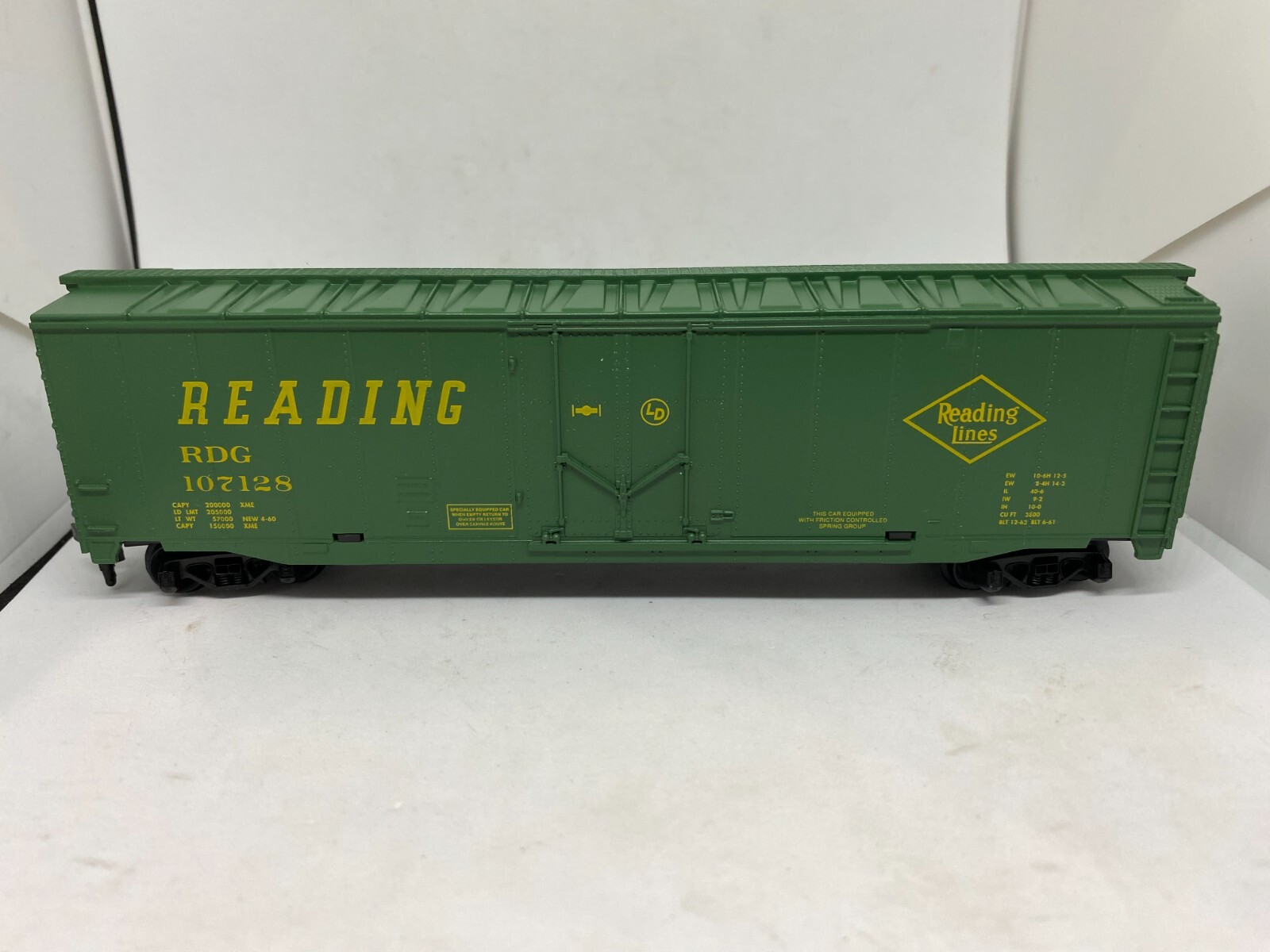 HO Scale "Reading Railroad" RDG 107128 Plug Door Freight Train Box Car