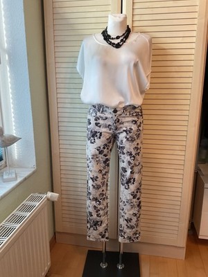 Tolle Jeans von MAX MARA weiß/schwarz geblümt Gr. 36