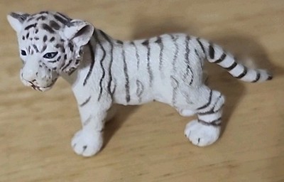 Schleich 2007 White Siberian Tiger Cub Figurine