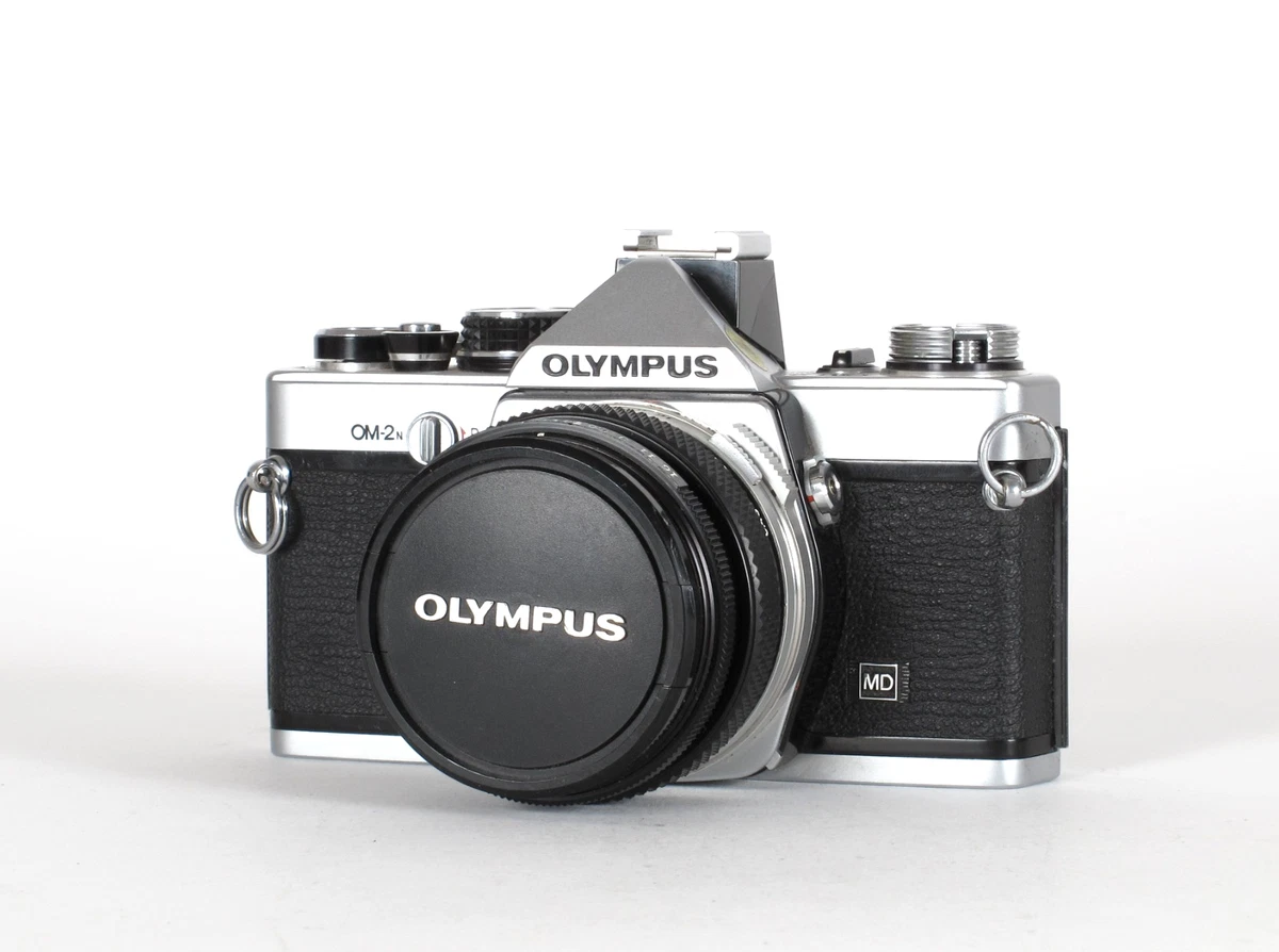 Appareil Photo Olympus OM-2 Noir Avec Objectif 50mm Et Accessoires, Japon