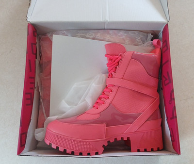 New in Box Cape Robbin Ladies Boots Combat Lug Sexy Pink Size 10 Shoes Womens 10