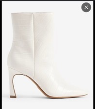 NWT Express Women's Ivory Off-White Ankle Booties Embossed Faux Leather Size 6