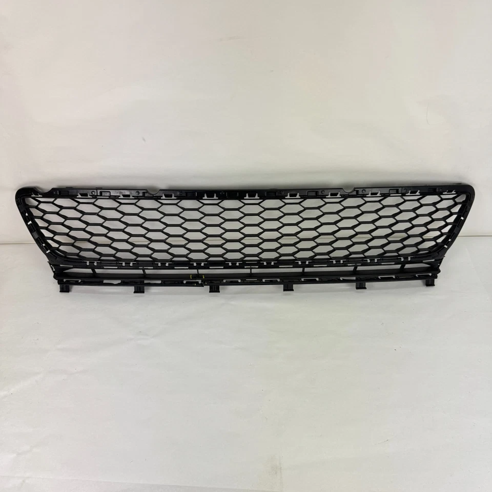 Rejilla de parachoques inferior delantera OEM 2015 2016 2017 Volkswagen GTI 5GM853677D9B9 Foto 2 de 4