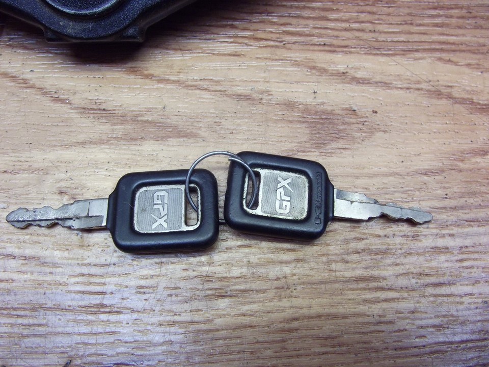 Kawasaki GPX750 R ZX750F 87-89 Upper Fork Bridge + Ignition Lock | eBay UK