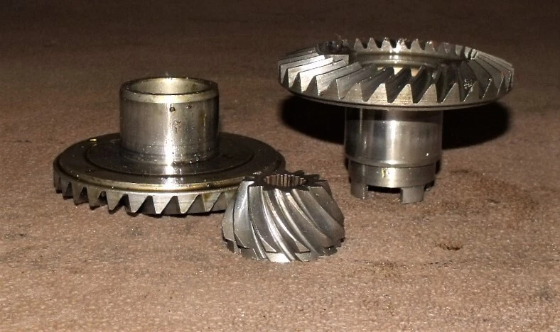 Johnson 70 HP Gear Set Forward Pinion Reverse PN 0385513 - Image 3 of 3