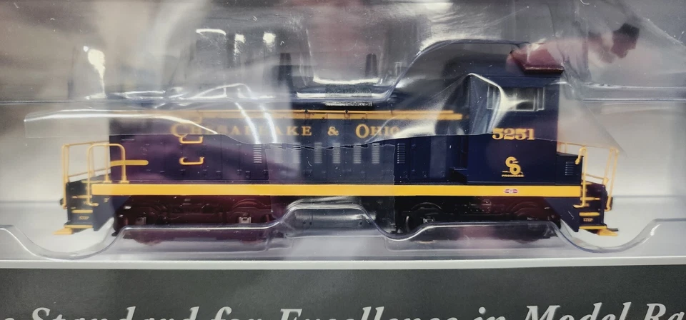 CHESAPEAKE & OHIO RR EMD SW900 diesel 5251 Walthers Proto 920-41501 LokSound DCC - Image 2 of 3