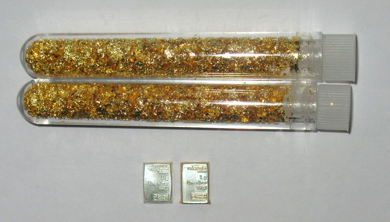 👍 2 X 1 GRAM 999 SILVER VALCAMBI SUISSE WITH 2 VIALS OF GOLD FLAKES!