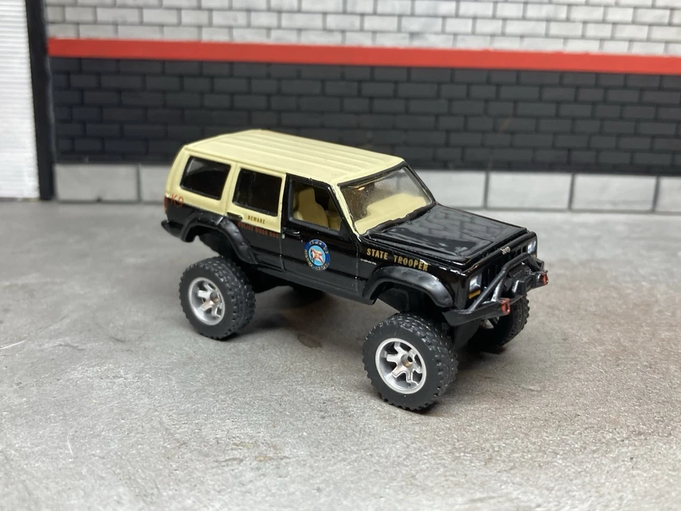 Jeep Cherokee XJ Lifted 4x4 Truck 1/64 Diecast Custom Florida State Police K9 - Image 2 of 4
