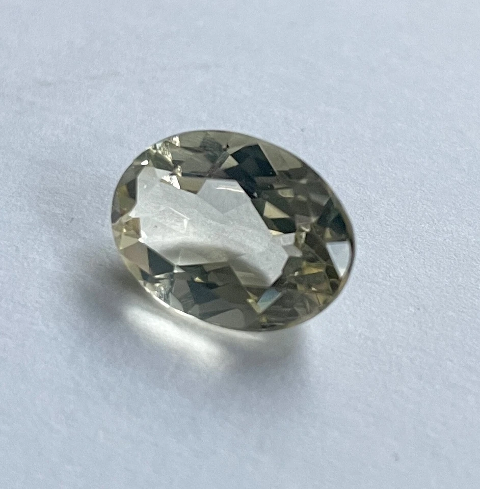 Orthoklas facettiert 1a - Bild 2 von 4