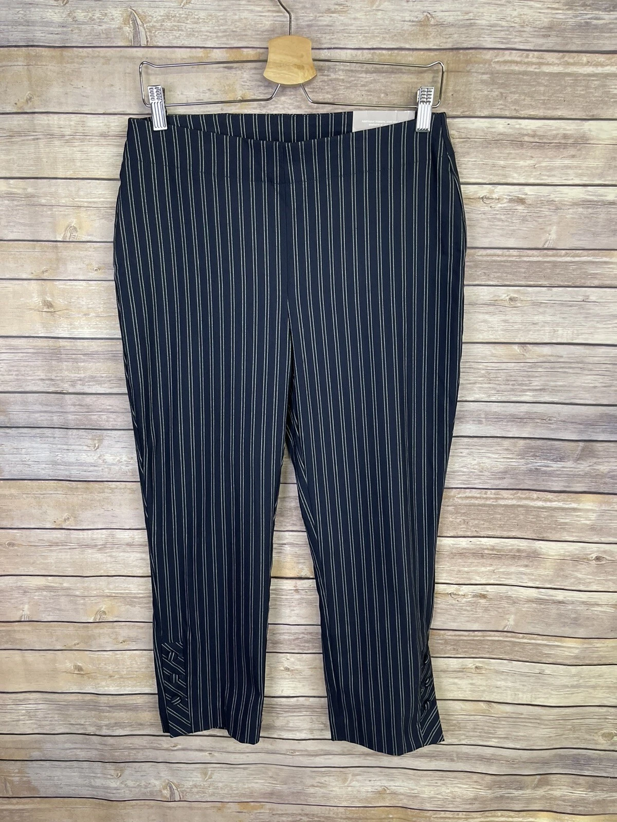 Chicos Size .5 6 NWT So Slimming Brigitte Slim Leg Crop Pant Stripe Stretchy