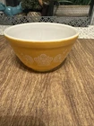 Vintage Pyrex Butterfly Gold 1.5 pt mixing bowl #401 SCRATCHES