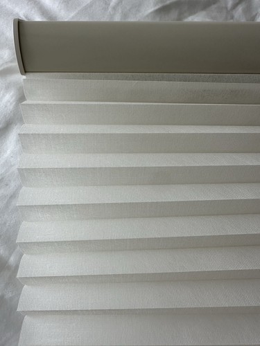 Levolor Light Filtering Cellular Shades Crosshatch Vanilla Bean 22 3/4 x 34 5/8 - Picture 4 of 6