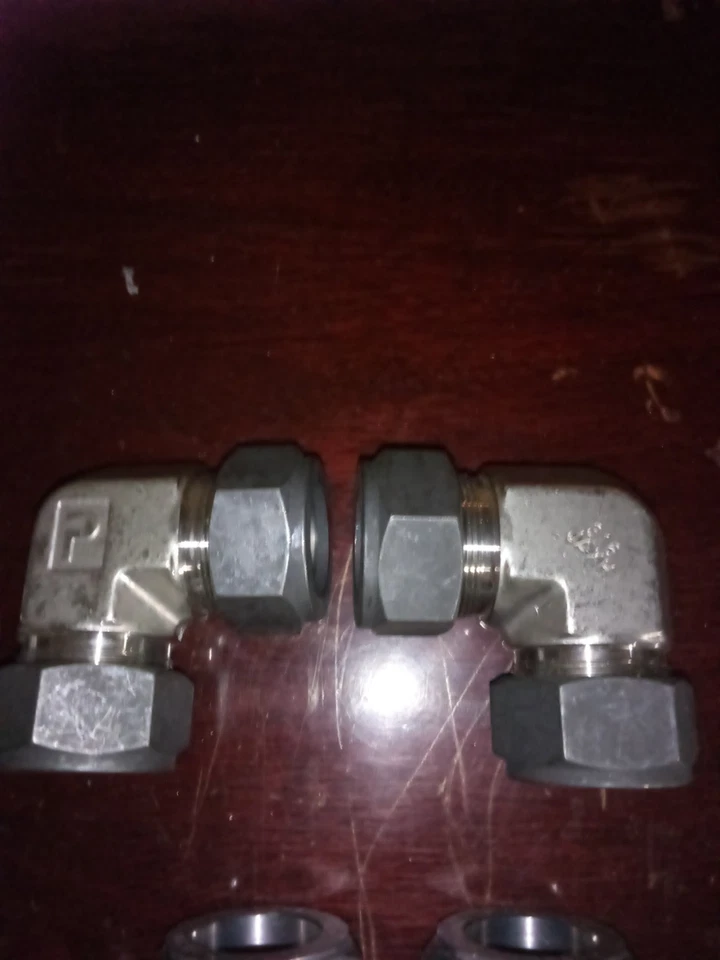 Compression Fittings ( Lot ) - Image 3 of 4