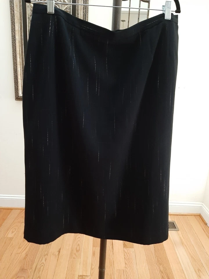 Worthington Talla 18 W 2 piezas. Traje Negro Blanco Rayas Botones Blanco y Negro Foto 4 de 4