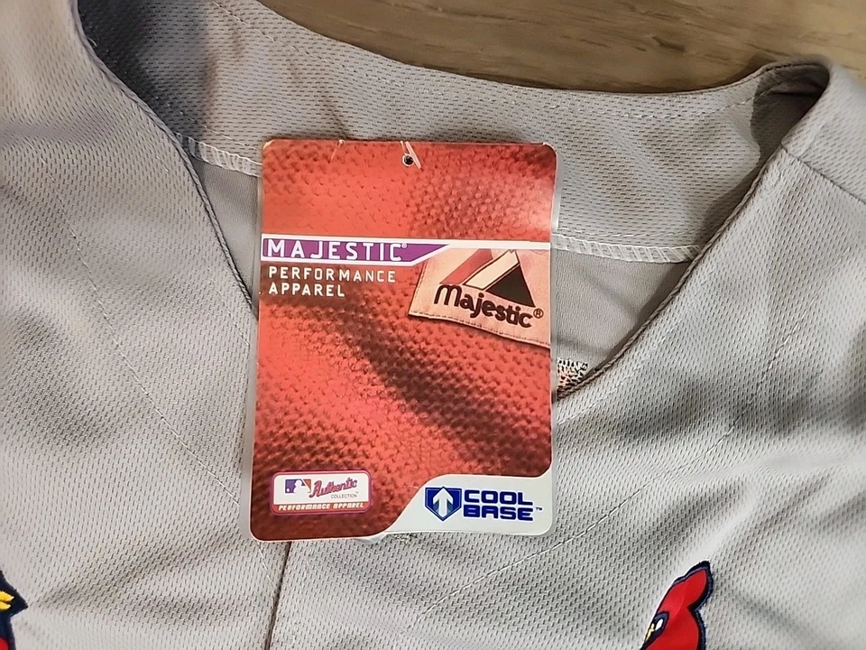 Adam Wainwright Signed Autographed Gray Authentics St Louis Cardinals Jersey  - Image 4 of 4