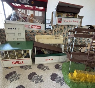 Vintage Tri-ang Scalextric Zubehör Konvolut Shell 7UP KLG Tribüne