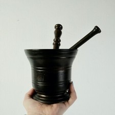 Vecchio mortaio con due pestelli in bonzo Antico attrezzo primi 900 Altezza 11,5