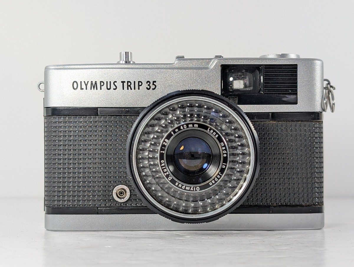 OLYMPUS TRIP 35 D.Zuiko 40mm F2.8 オリンパス Olympus Trip 35 Film Camera + D.Zuiko 40mm f2.8 Lens [Near