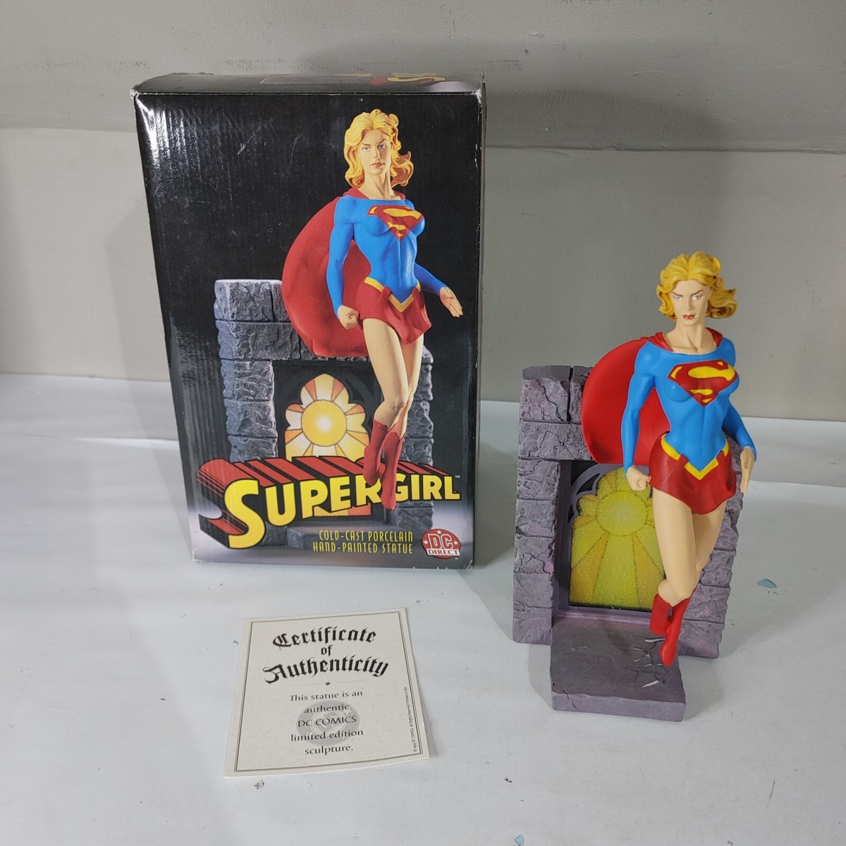 2000 SUPERGIRL STATUE 10.25'' Cold-Cast Porcelain Limited DC