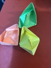 Handgefertigtes Papierboot Kinder spielendes Wasser 5 Stck. verschiedene Farben