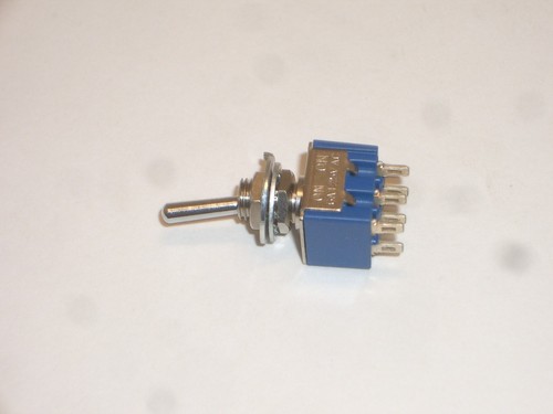 GC Electronics 35-018: Mini Interruttore A Levetta DPDT (ON)-OFF-(ON) Momentaneo 5A 125VAC