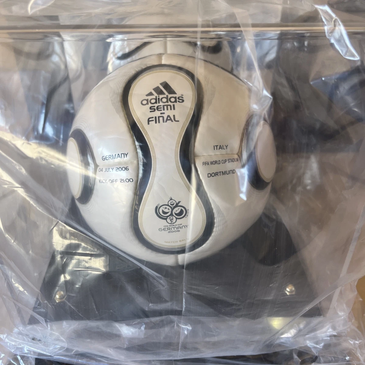 Preços baixos em Bola Adidas 2006 | eBay