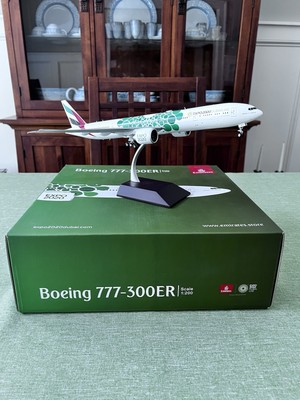 Gemini200 Emirates Boeing 777-300ER Green Expo Livery  A6-EPU G2UAE799 1:200