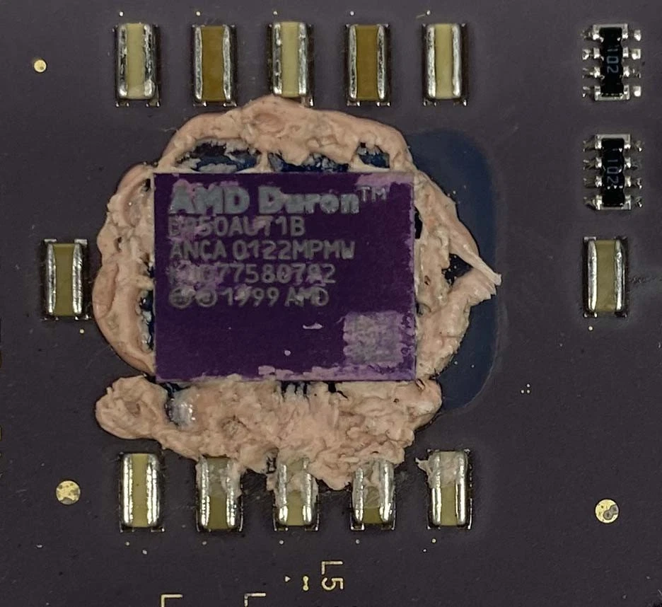 AMD Duron D950AUT1B 950MHz Socket A / Socket 462 Ceramic Processor / CPU - Image 2 of 4